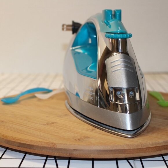 Sunbeam Turbo Steam Master Prof Iron Silver/Blue Model GCSBSP-201 Retractable Co - Picture 13 of 13